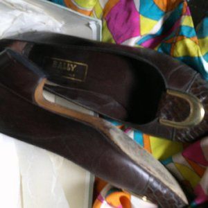 dark BROWN LOAFERS WITH AN ACCENT IN GOLD